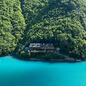 Riverside Komani , Koman Albanie